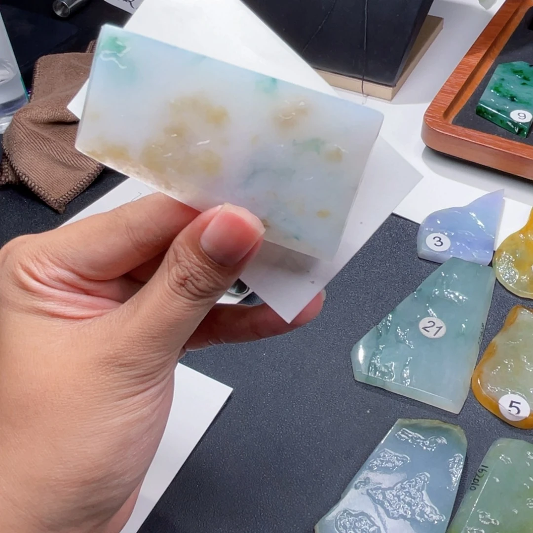 定制翡翠未镶嵌山水牌料