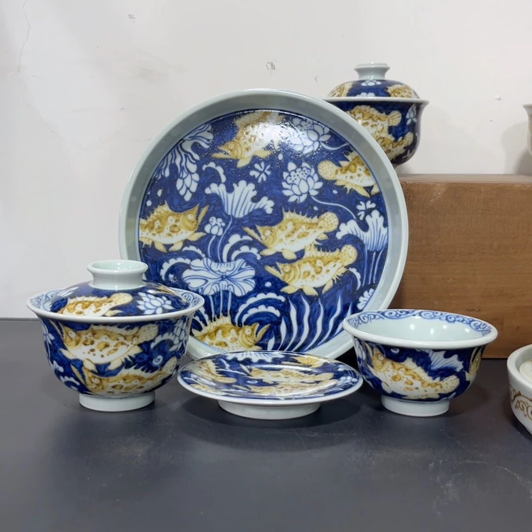 青花釉里金九鲑四件套