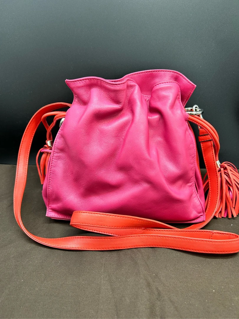 95新 LOEWE/罗意威 玫红色福袋单肩斜挎包218