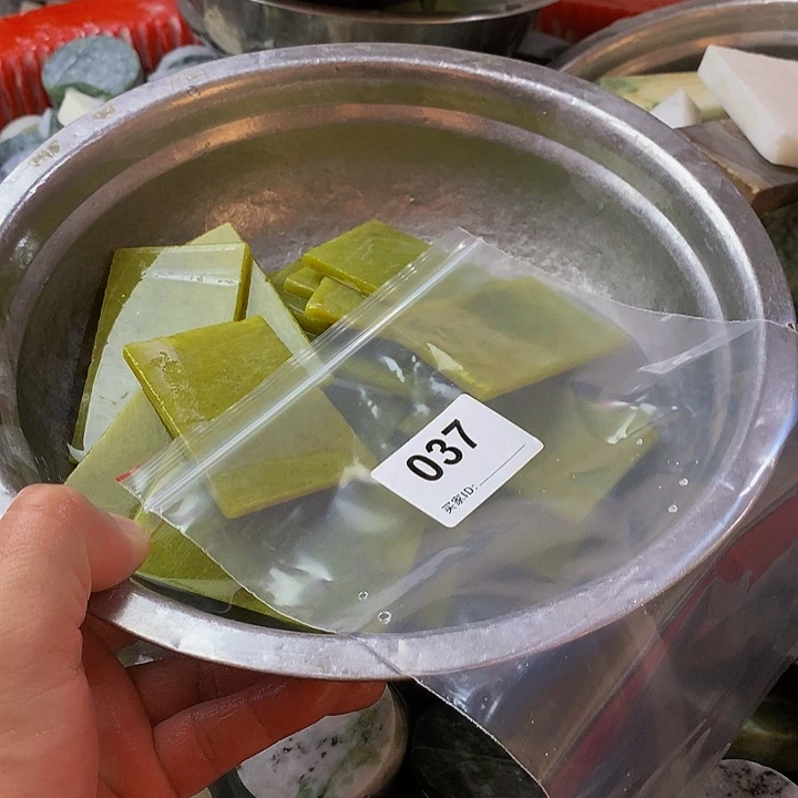 蛇纹石玉未镶嵌珠宝半成品我**旧