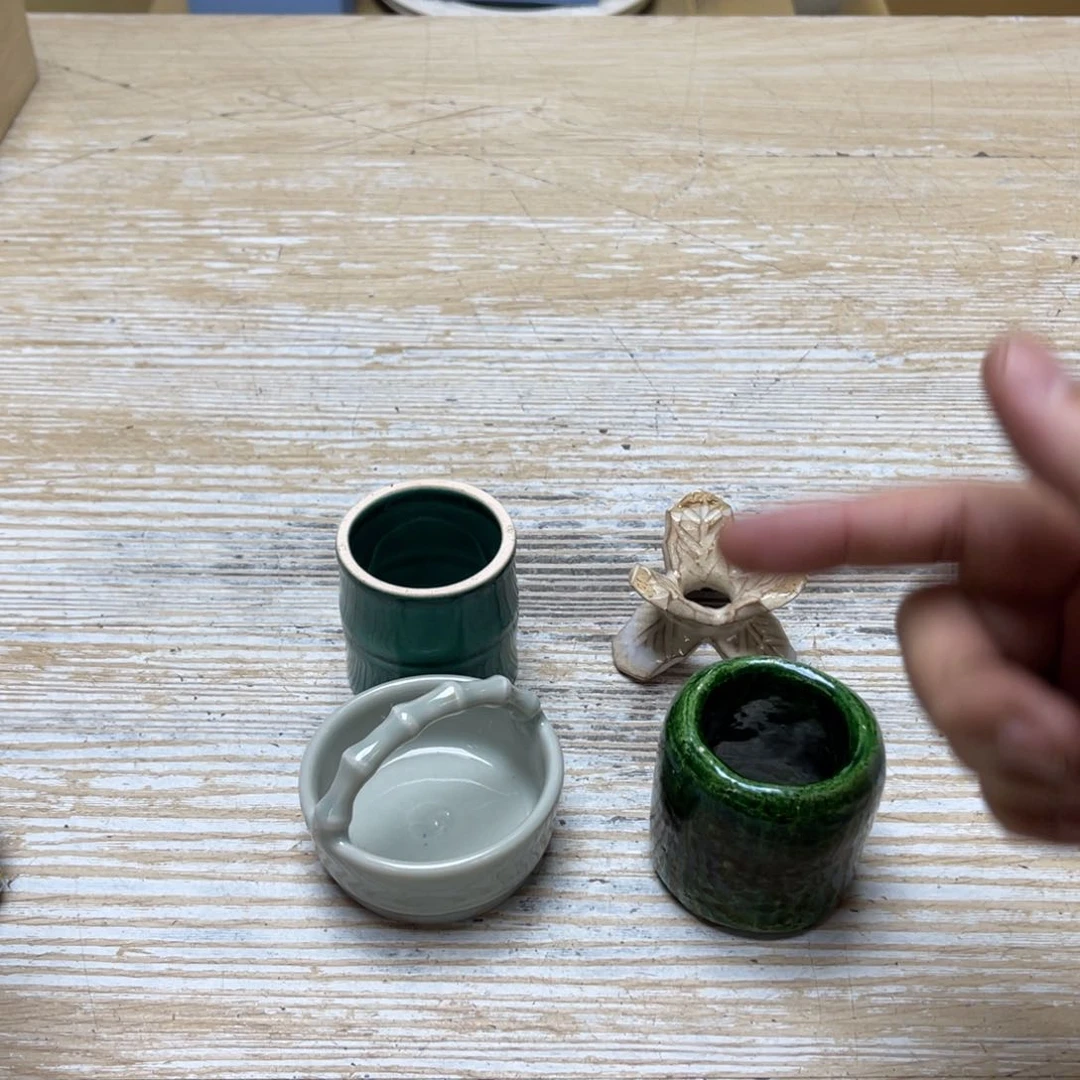 瓷片料****厨密密麻麻地排列着一个