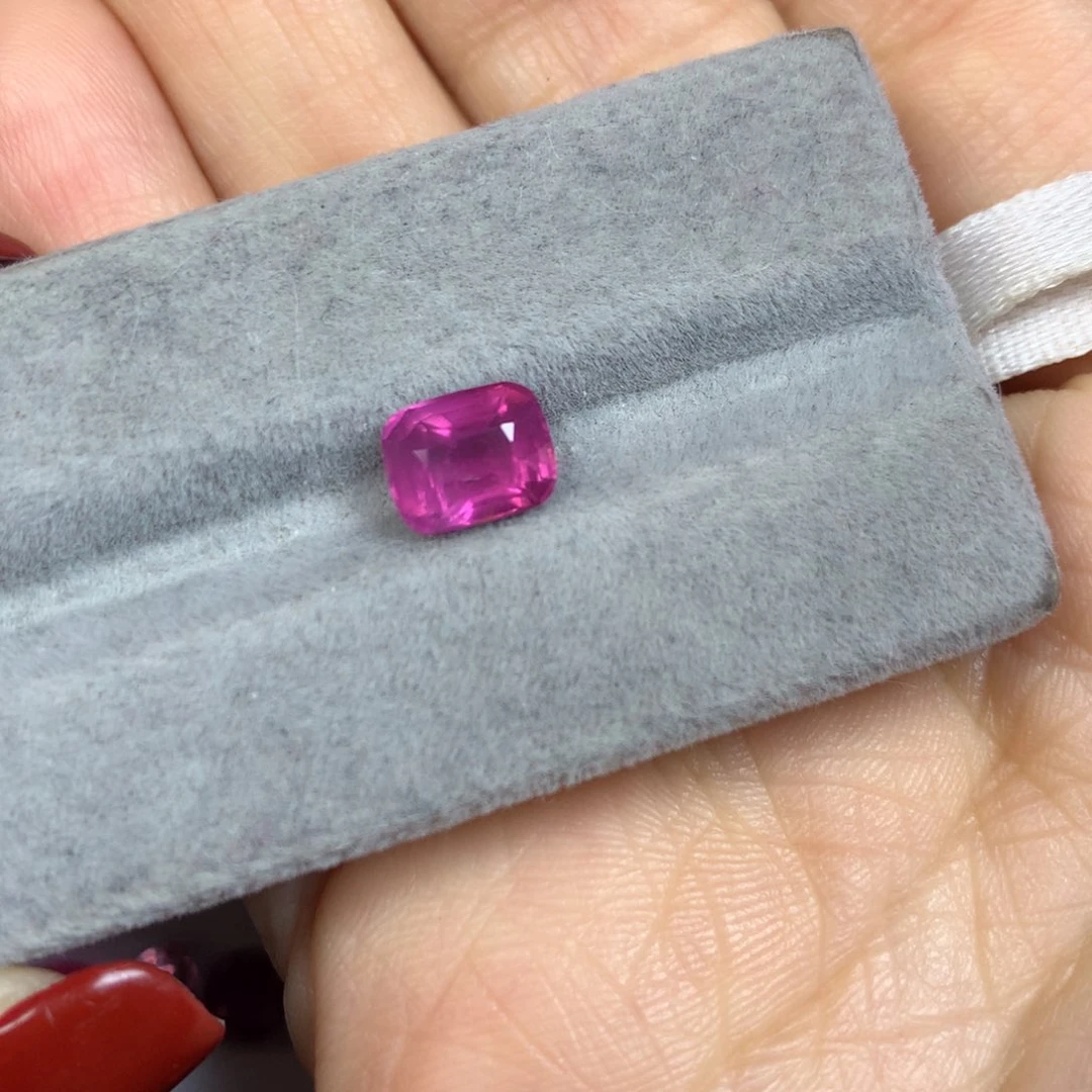 尖晶石裸石未镶嵌2.03ct马亨盖