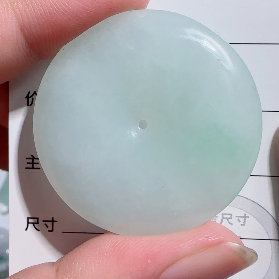 翡翠未镶嵌颈饰平安扣