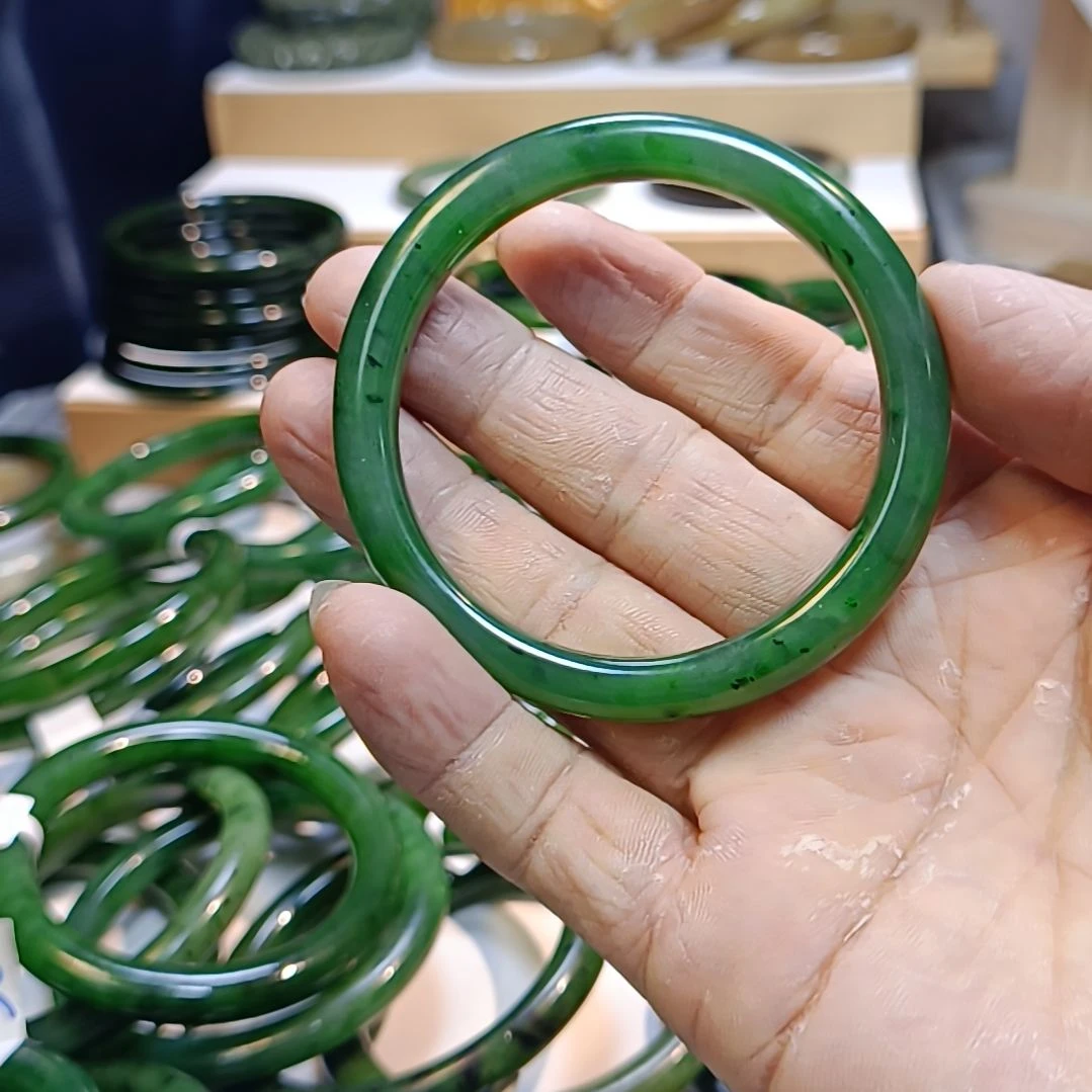 大***多和田玉（糖玉）未镶嵌手镯