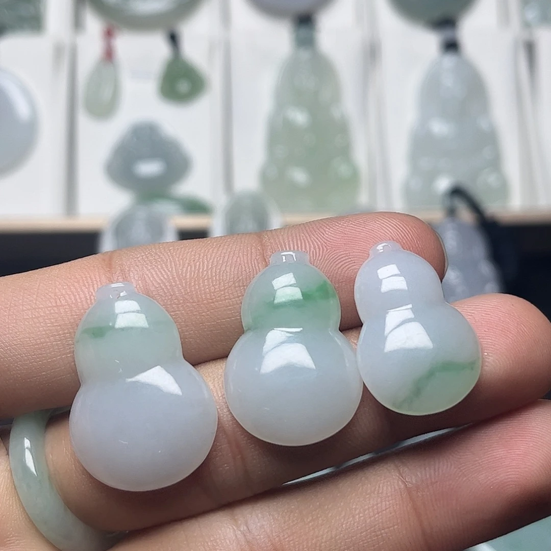翡翠未镶嵌颈饰缅甸天然翡翠多样性发货发其一