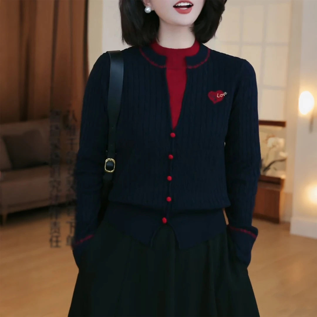 撞色假两件圆领长袖针织衫女秋冬季新款高级时尚洋气别致短款上衣