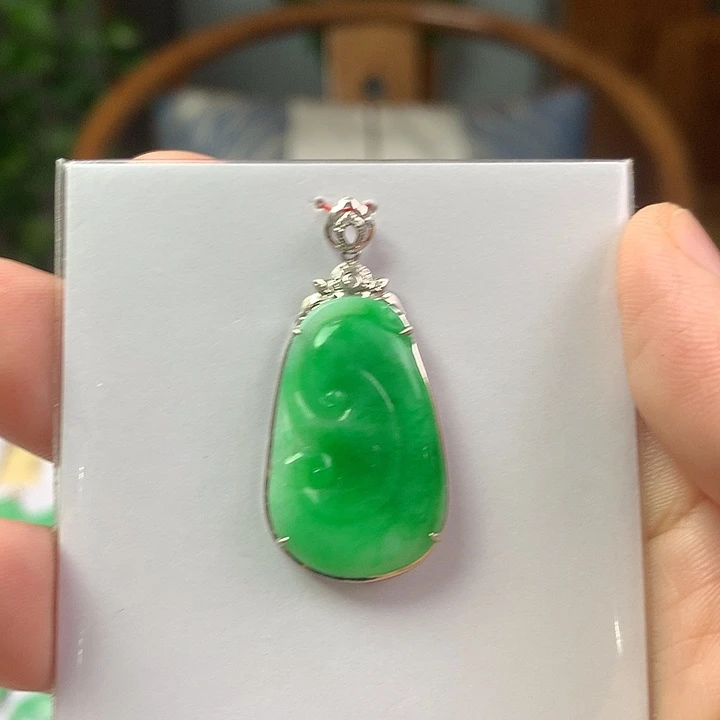 翡翠18K金镶嵌颈饰翡翠首饰