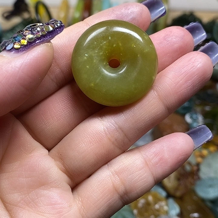 蛇纹石玉吊坠未镶嵌