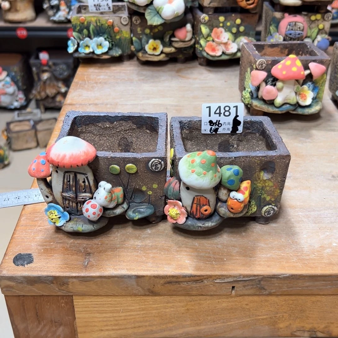 无铅玻璃小****子1481两个，雨田花器