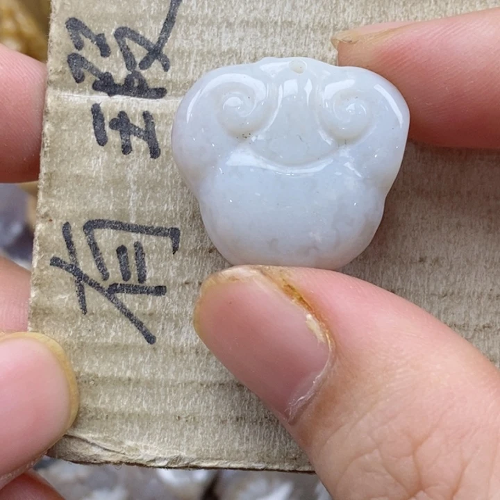 颈饰未镶嵌硅化珊瑚（珊瑚玉）独**?小