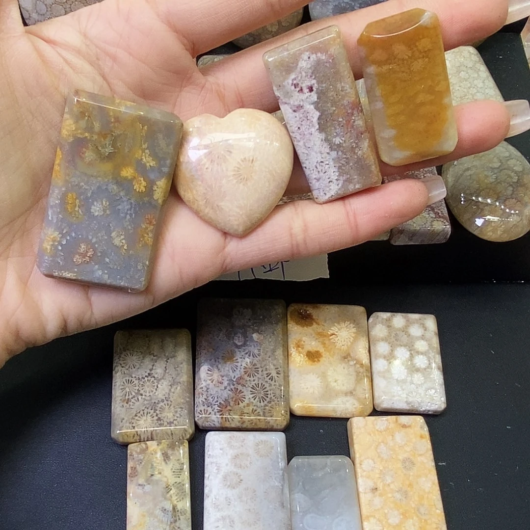 硅化玉颈饰合金花**贵