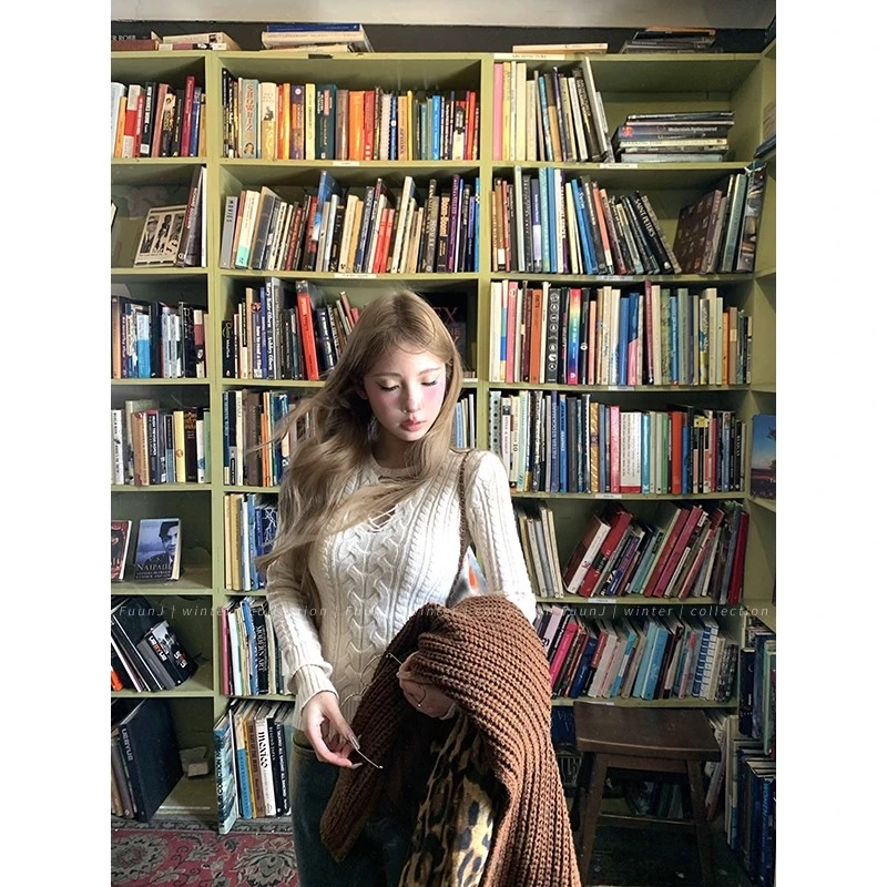 纯欲辣妹秋冬修身百搭2025新款性感镂空显胸上衣女麻花针织衫上衣