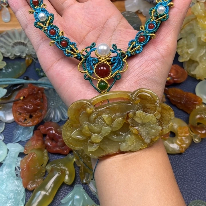 蛇纹石玉合金吊坠