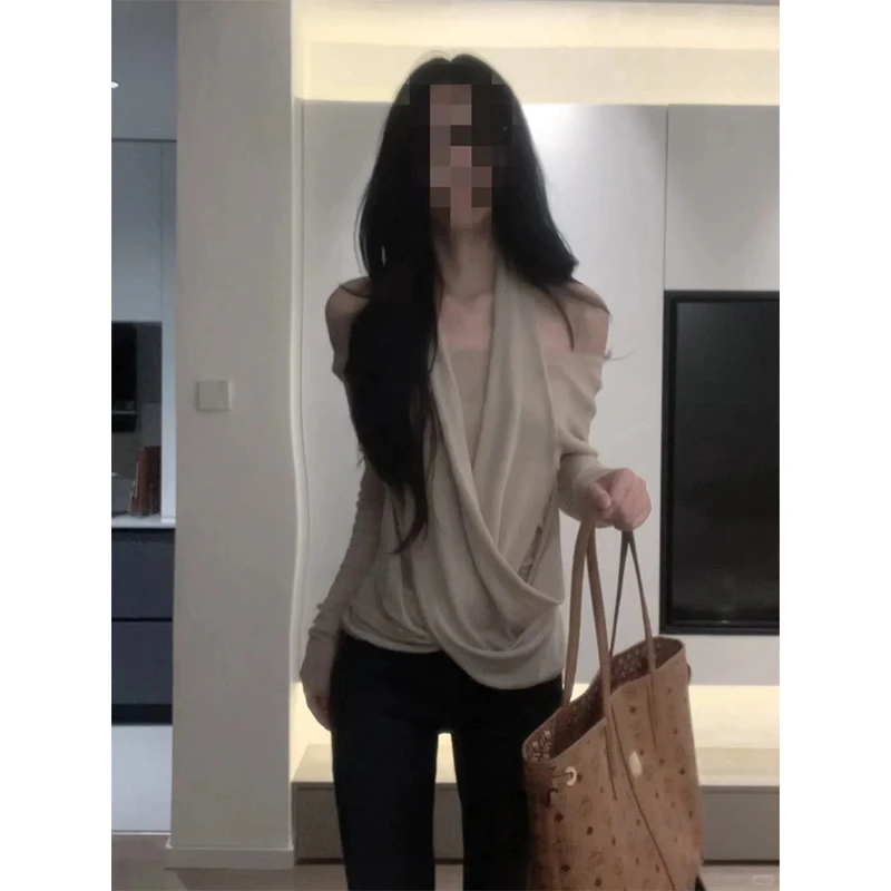 纯欲气质高级感春秋穿搭一字肩挂脖薄款长袖上衣修身显瘦直筒裤子