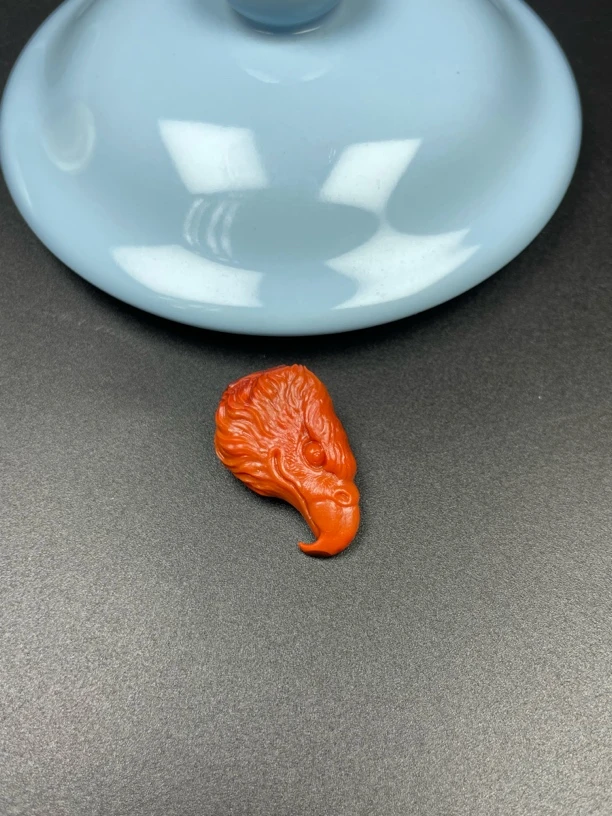 凉山南红包浆鹰吊坠