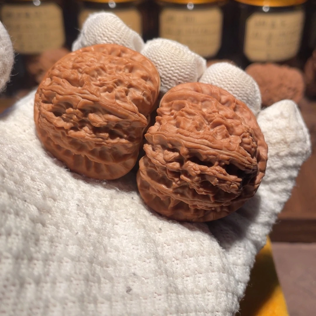 文玩核桃把件42三角白