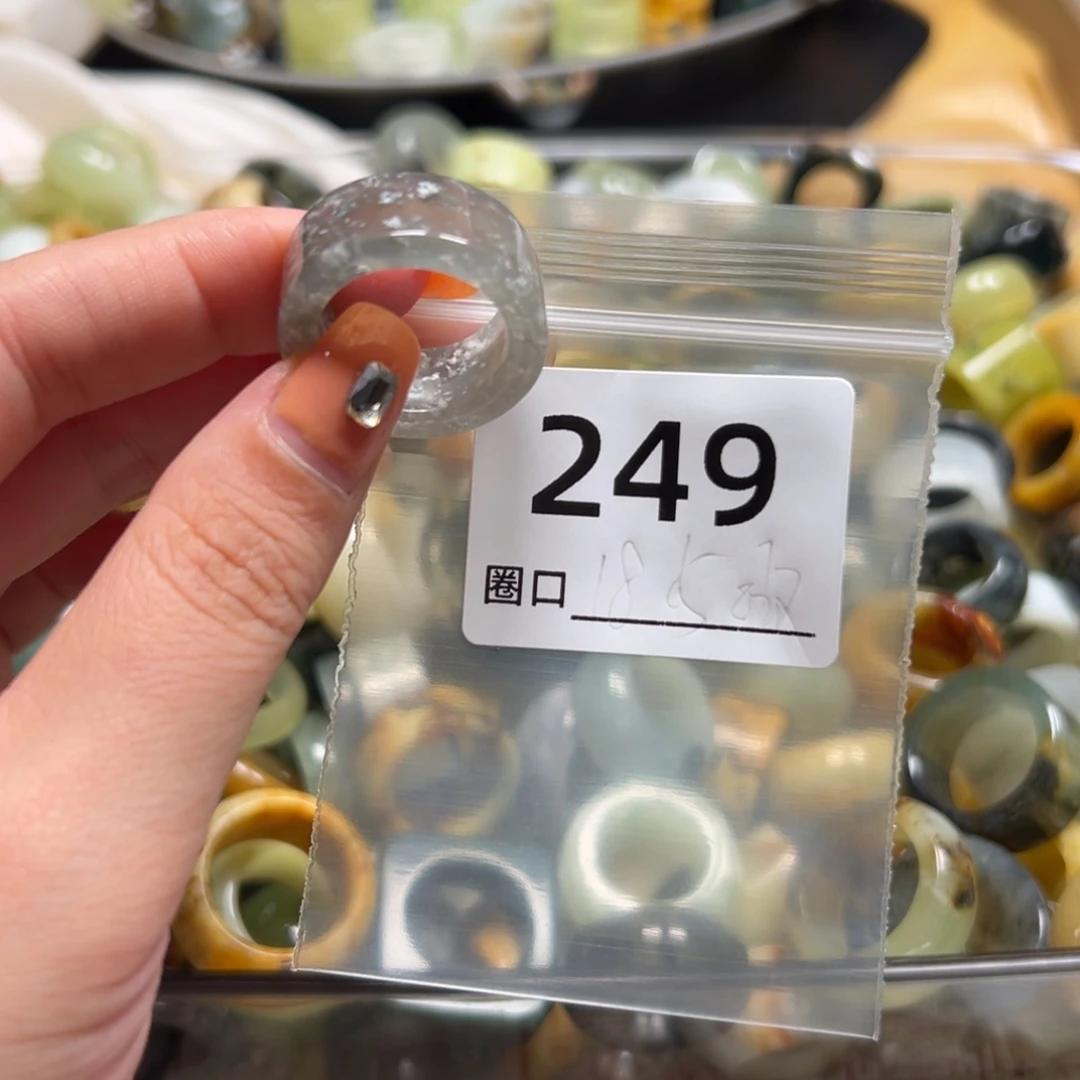 腊***五蛇纹石玉未镶嵌戒指