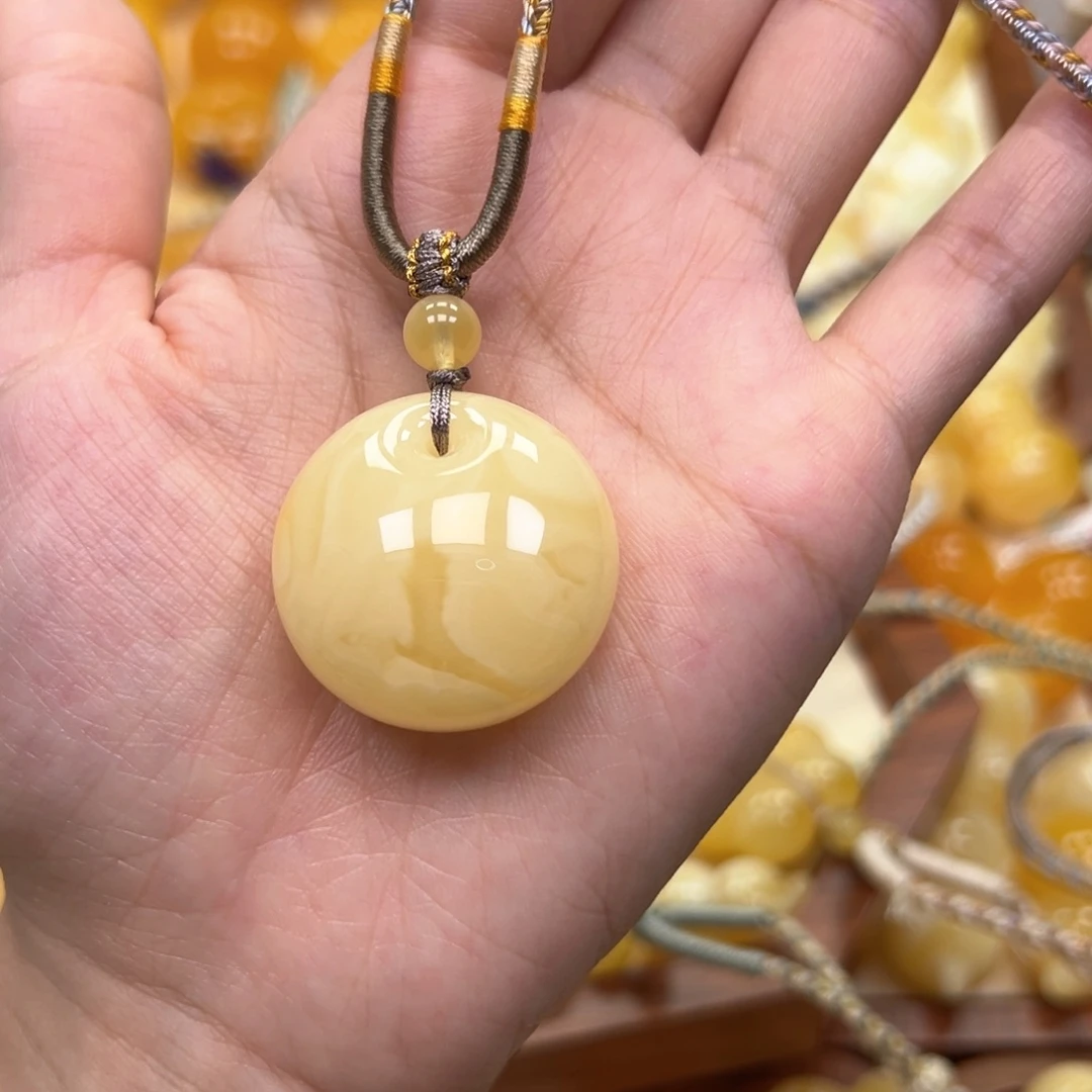 琥珀未镶嵌颈饰蜜蜡