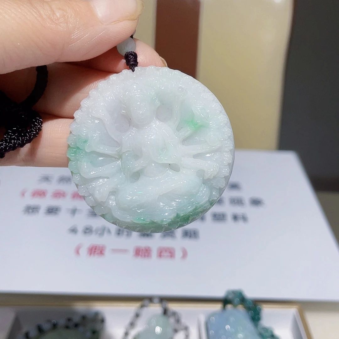 翡翠未镶嵌吊坠(赠链)A货千手观音