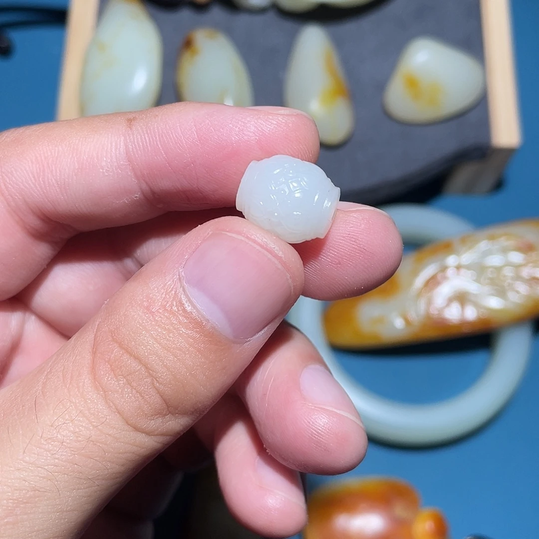 和田玉未镶嵌车挂