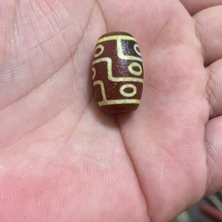 木质类九眼珠一个