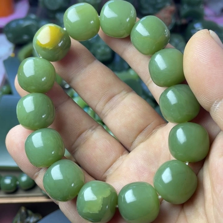 颈饰未镶嵌岫岩老玉（透闪石质玉）