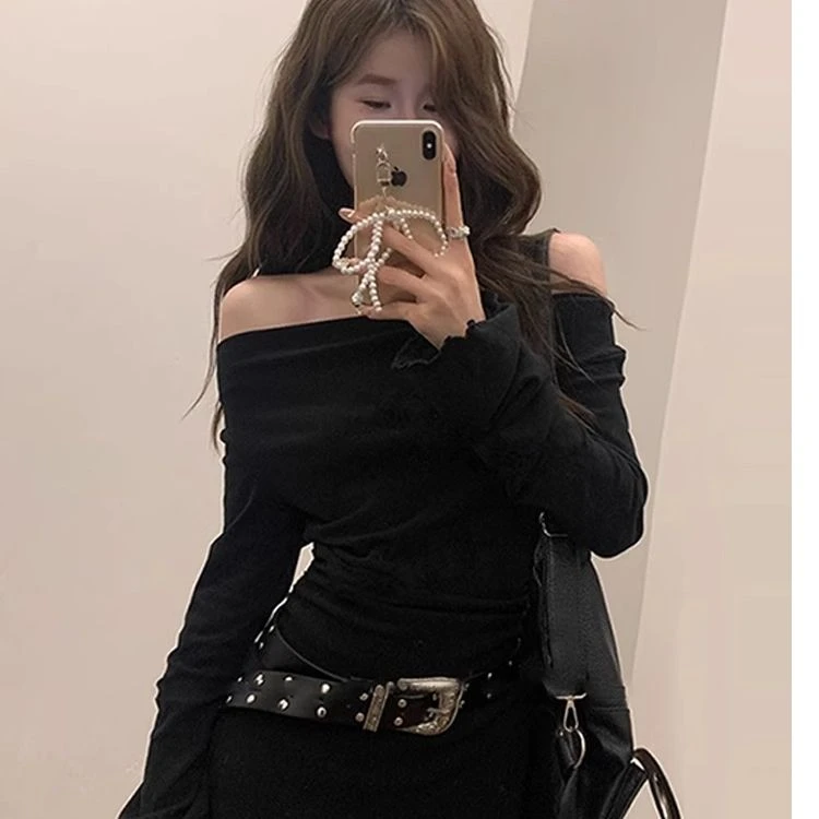 一字肩黑色气质连衣裙子女早春季2025新款性感辣妹御姐风包臀短裙