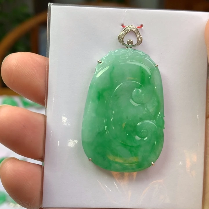 翡翠18K金镶嵌颈饰翡翠吊坠