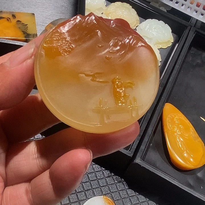 石英质玉（黄龙玉）未镶嵌颈饰