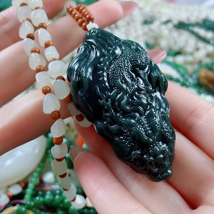 颈饰未镶嵌和田玉