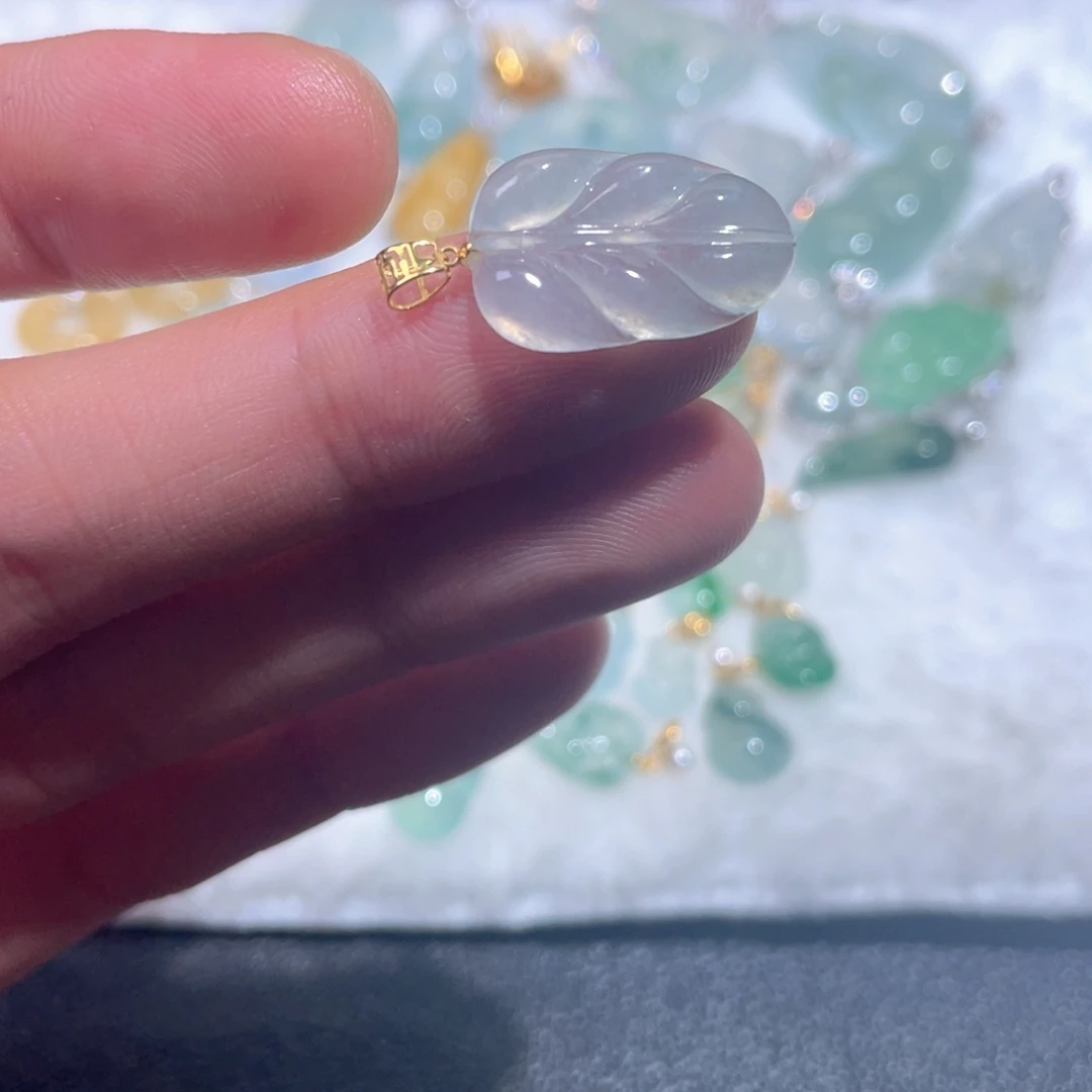 翡翠18K金镶嵌颈饰翡翠