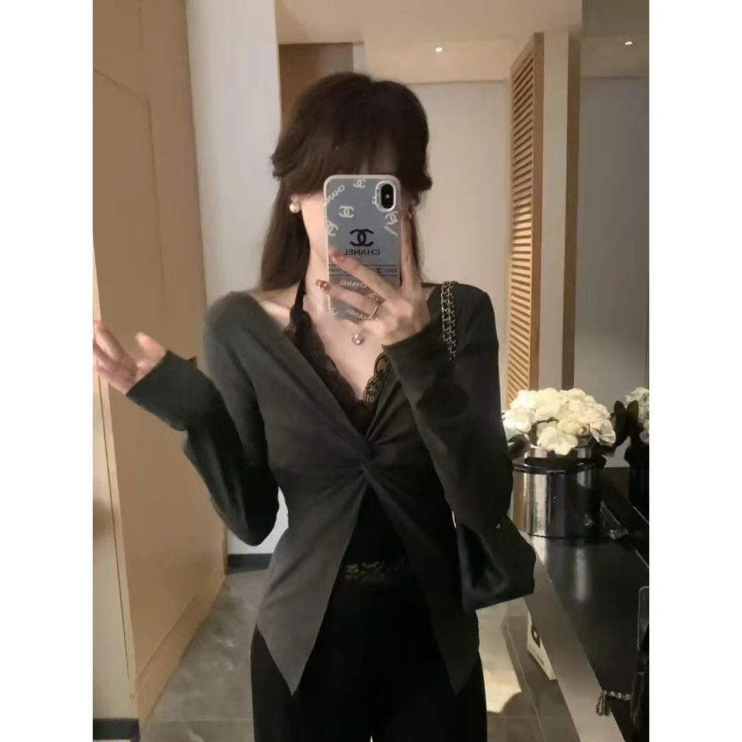 韩系辣妹假两件蕾丝拼接长袖打底衫女秋季设计感小众修身挂脖上衣