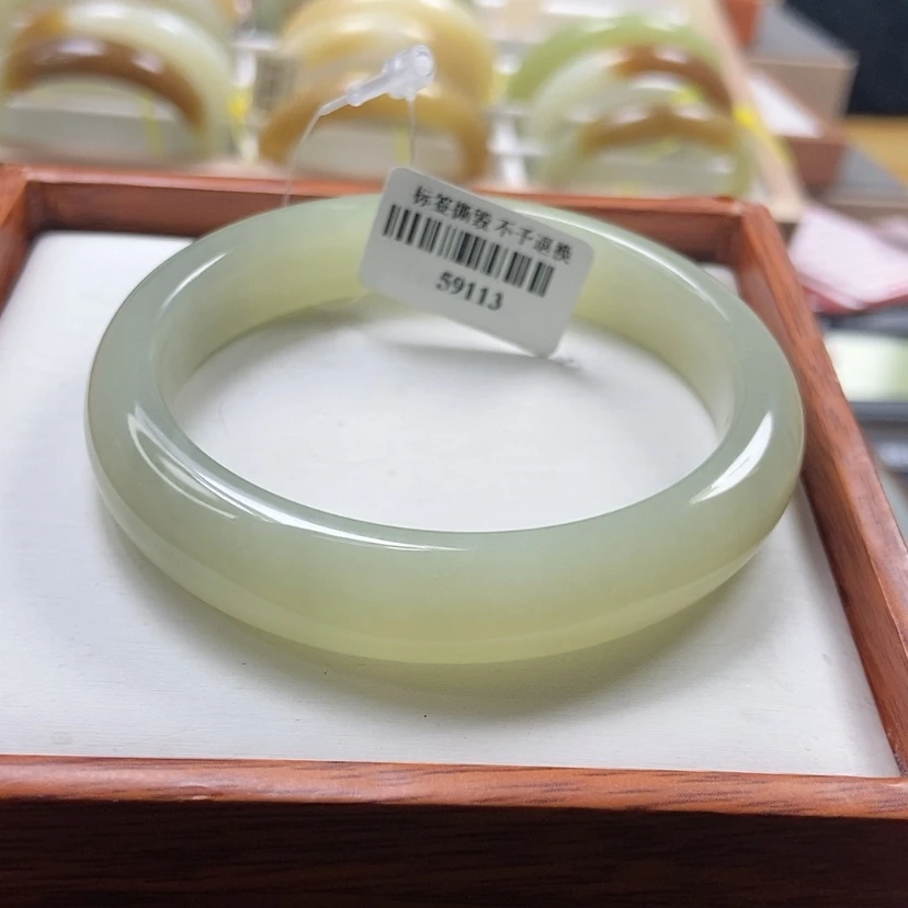 【闪购商品】和田玉手镯未镶嵌56.5