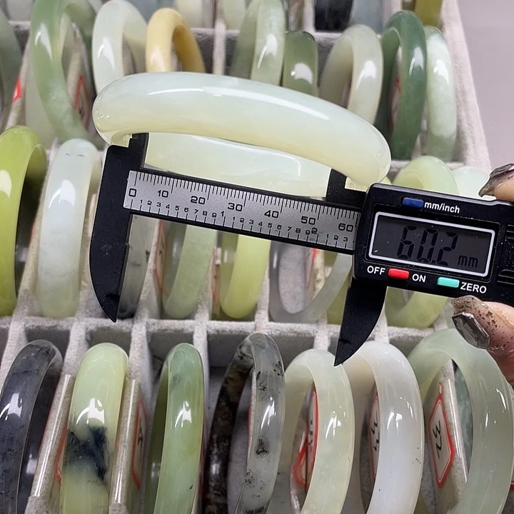 蛇纹石玉未镶嵌手镯39