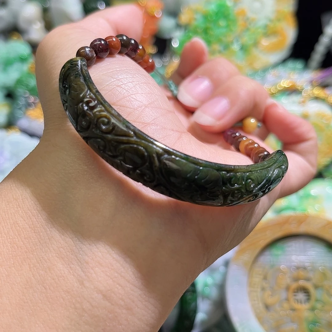 翡翠未镶嵌颈饰待编织