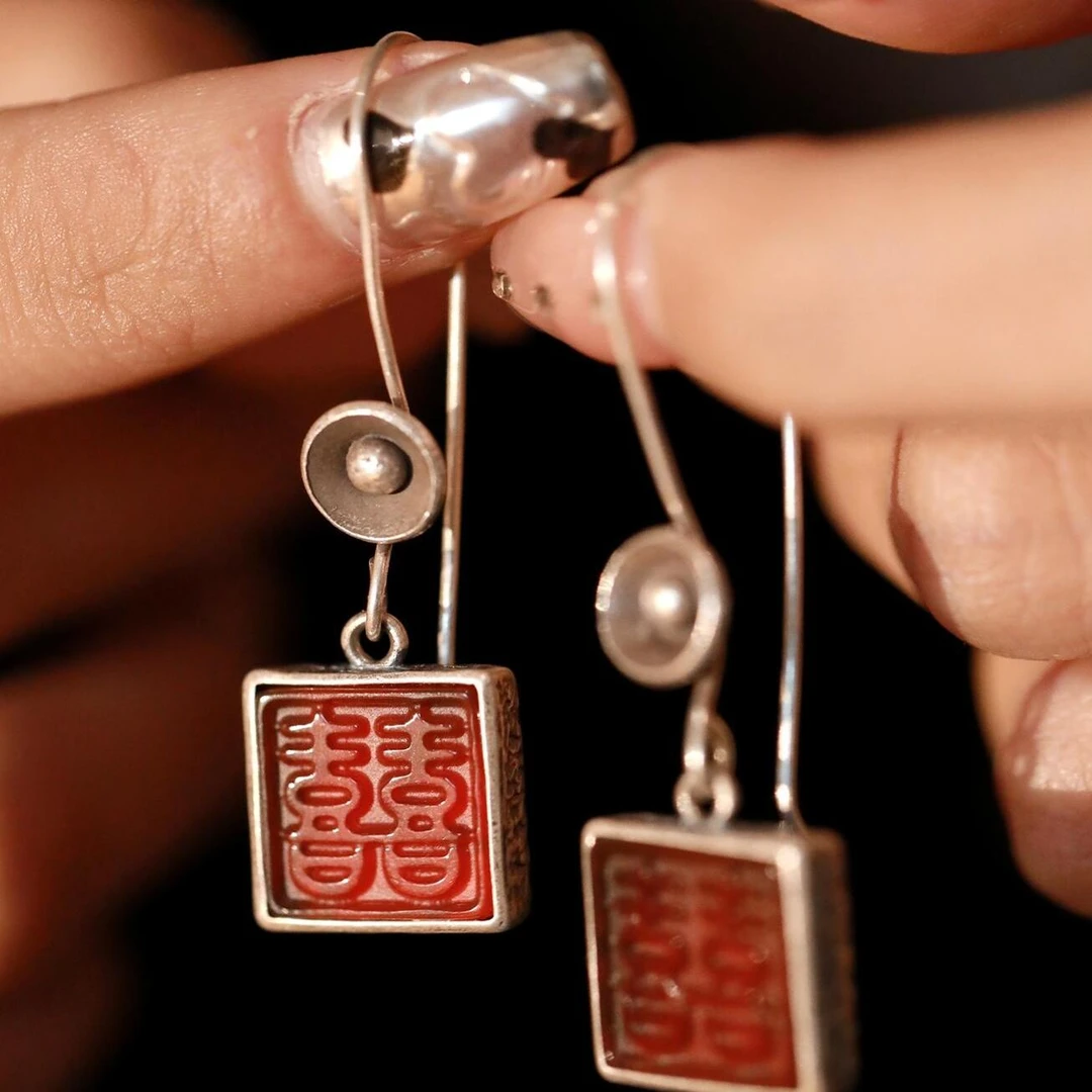铜合金耳饰 复古双喜方牌耳环女新中式小众国潮金色流苏贝壳耳饰