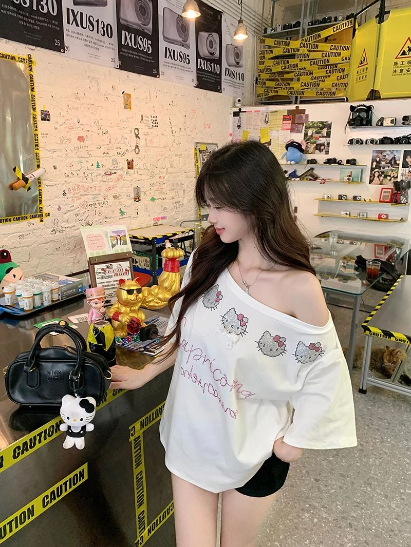 甜辣妹烫钻可爱斜肩短袖T恤女夏季设计感小众宽松露肩黑色上衣ins