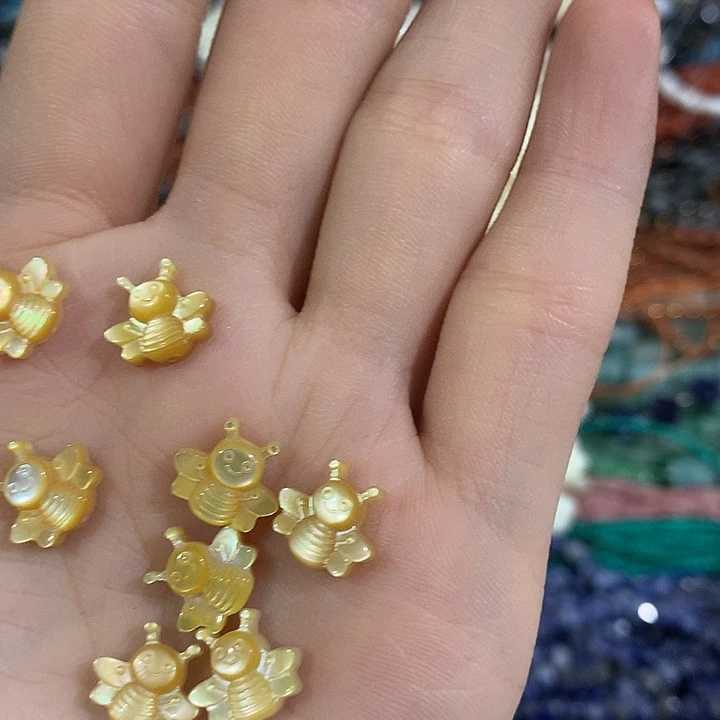 一颗黄金贝小蜜蜂雕刻