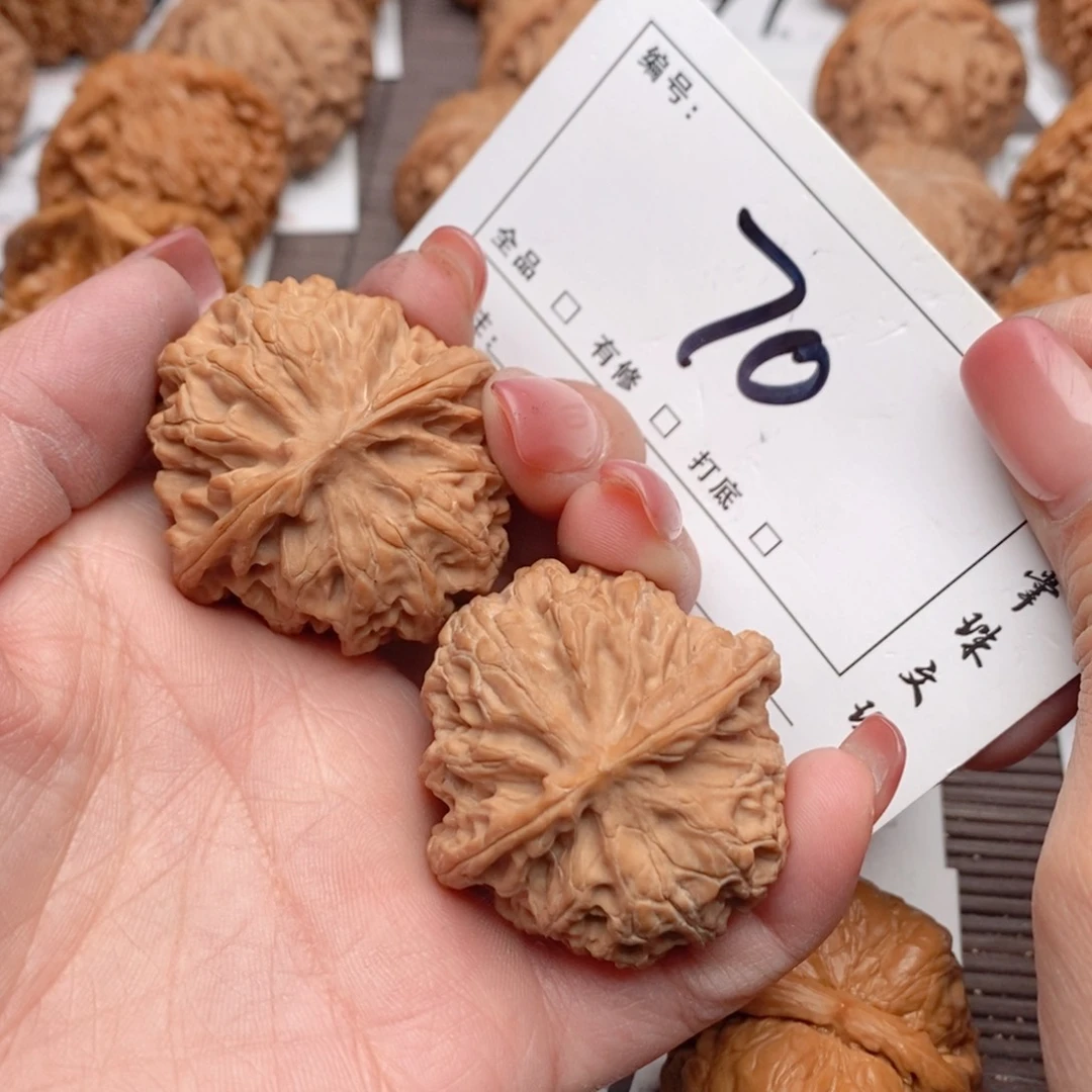 文玩核桃吊坠40苹果70