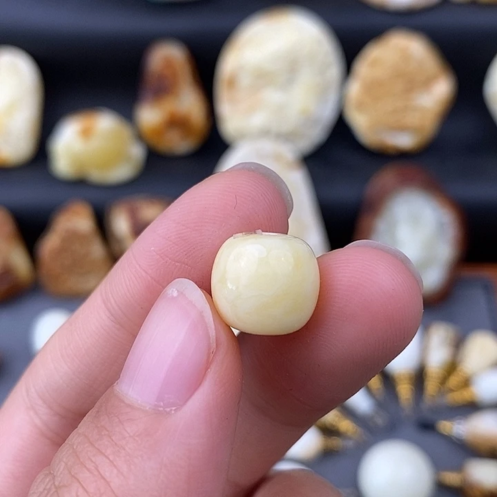 琥珀未镶嵌裸石12老邢