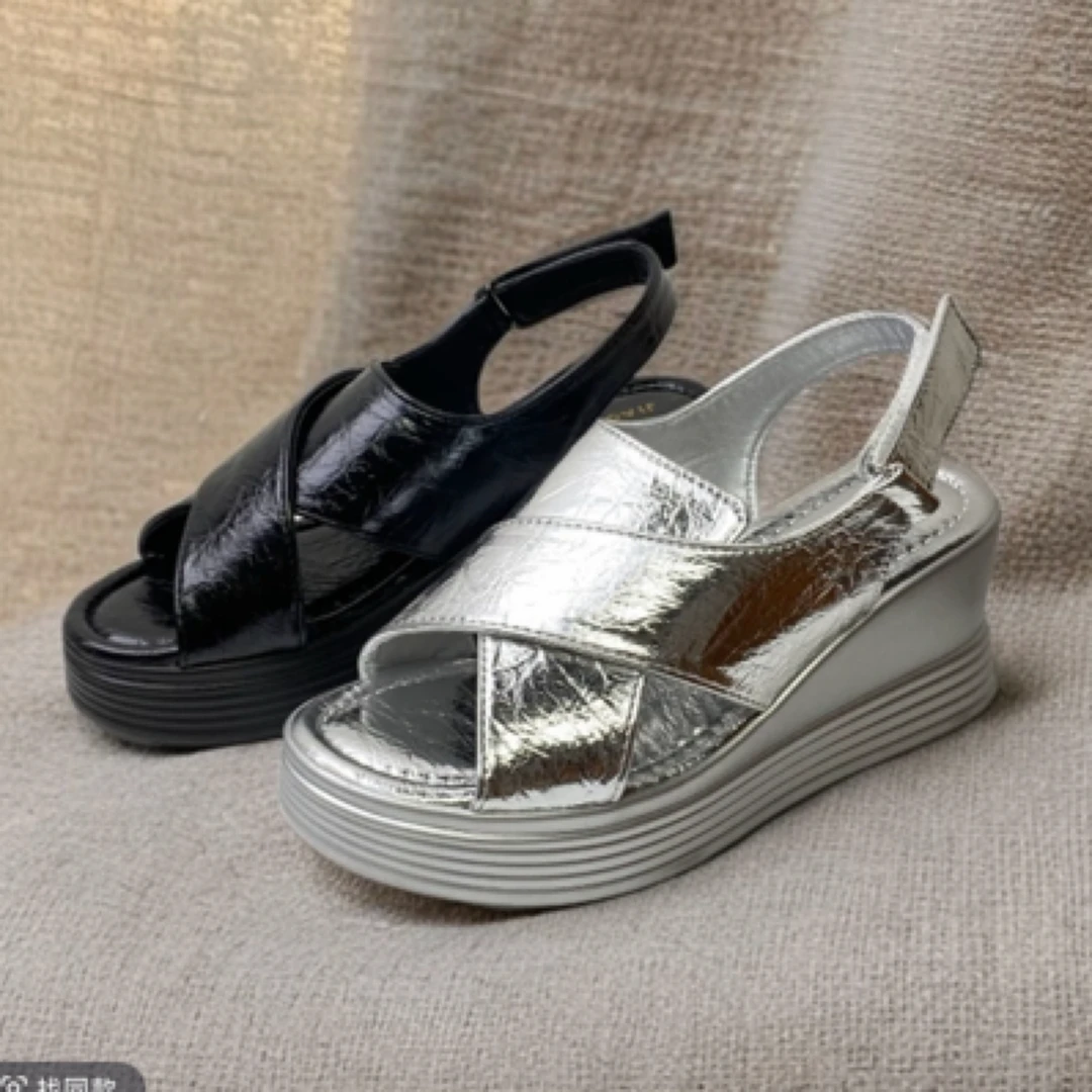 1013一字式扣带平底舒适低跟欧美风透气厚底单鞋时装凉鞋