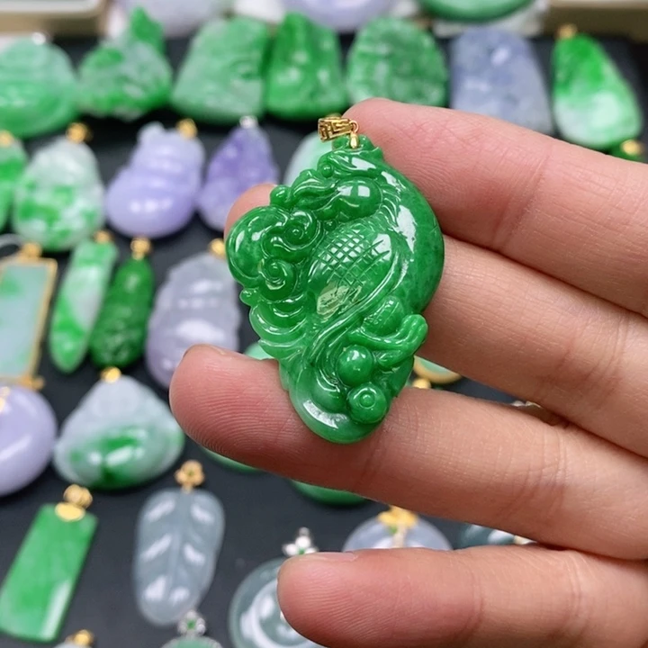 翡翠颈饰未镶嵌吊坠