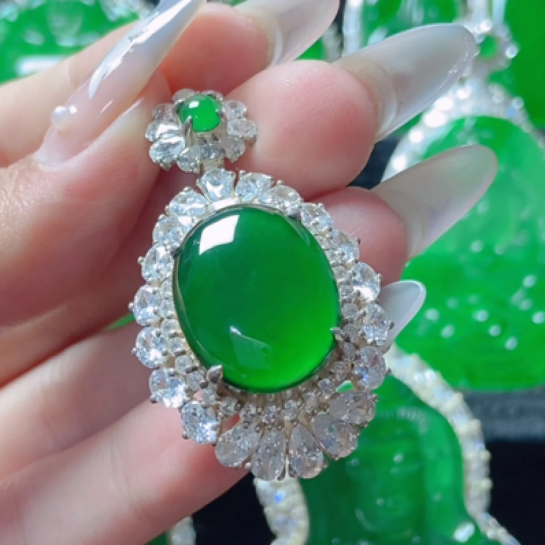 天然A货翡翠吊坠