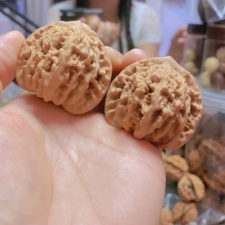【闪购商品】文玩核桃把件44霞云岭