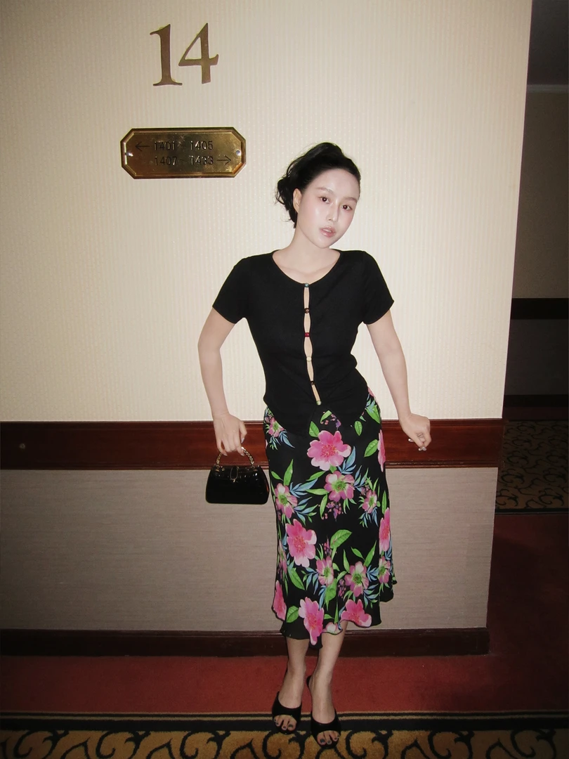 复古港风碎花半身裙女夏季新款显白气质高腰雪纺印花半裙  25079