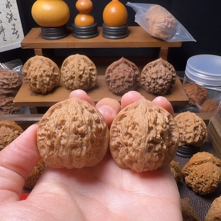 文玩核桃吊坠寿桃