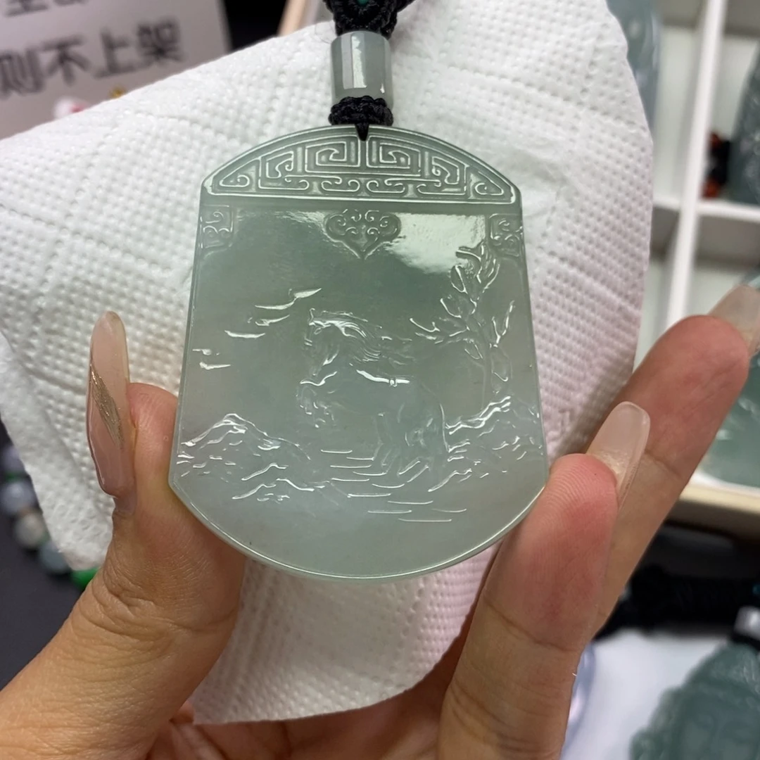 翡翠挂件未镶嵌翡翠