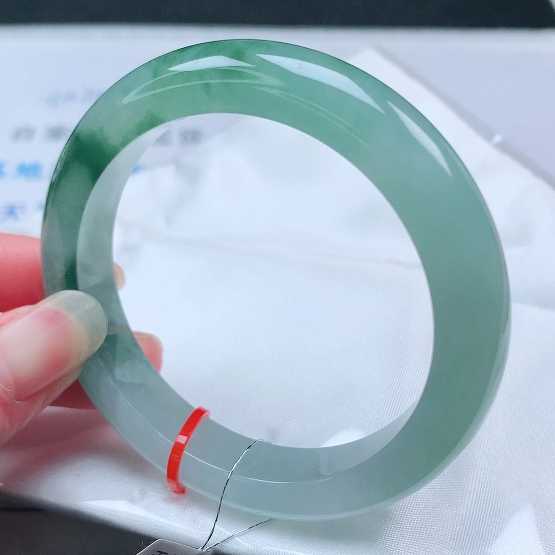 翡翠手镯未镶嵌55圈