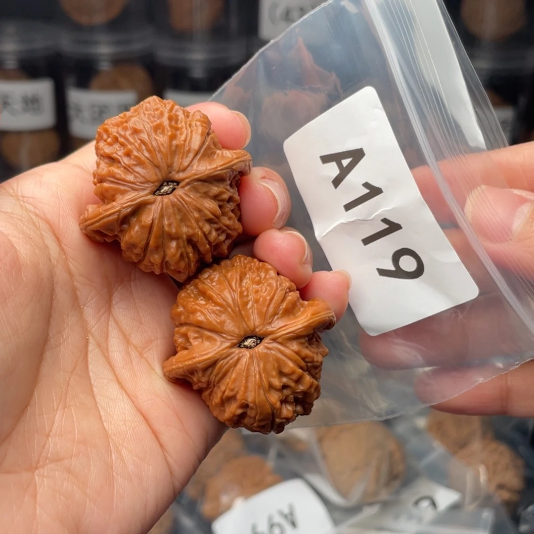 文玩核桃把件以****播38血麒麟