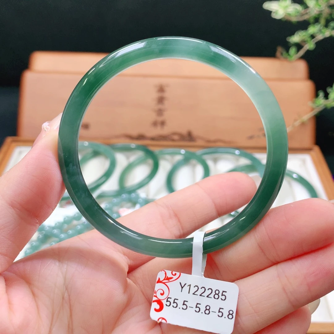 翡翠手镯未镶嵌天然